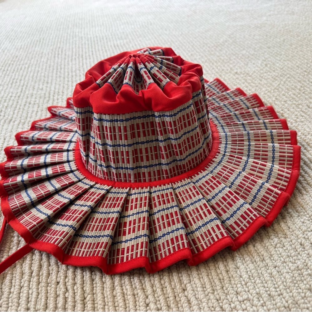 - NWT Lorna Murray Milan hat in Valencia! Never touched brand new! Size large